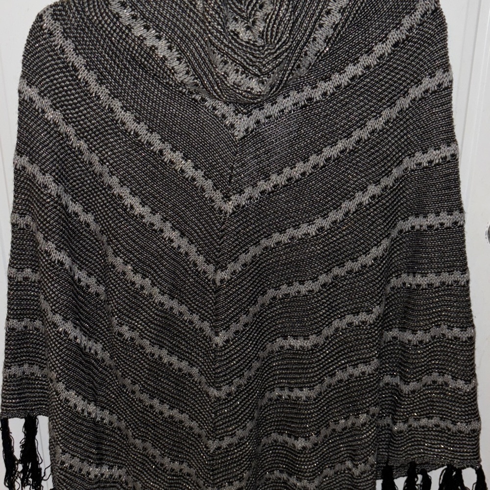 BCBG MAXAZRIA Black and White PONCHO w/hood NWOT - Picture 7 of 8